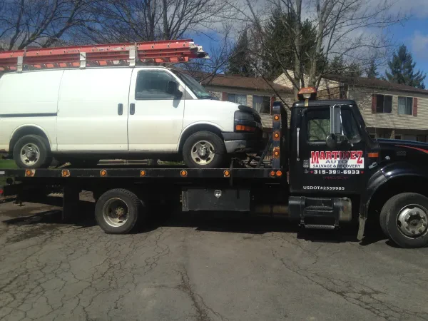 Martinez Towing and Auto Service LLC - photo 2