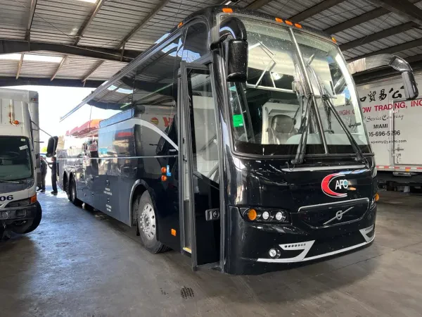 Commercial Truck Service, Truck Repair - TruckMax Service Department - photo 4