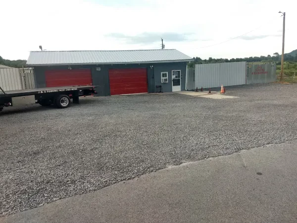 J & S Towing - photo 2