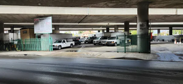 DTLA TRUCKS CENTER - photo 4