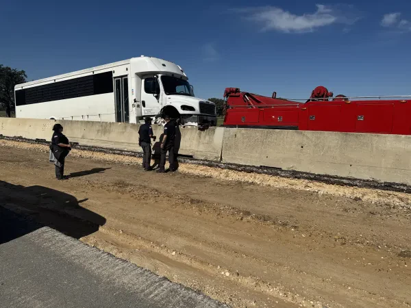 Abel's Towing Floresville - photo 4