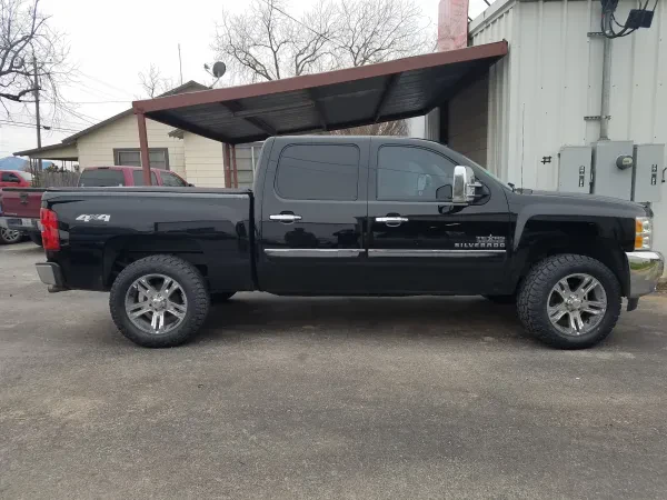 La Vernia Auto Center - photo 4