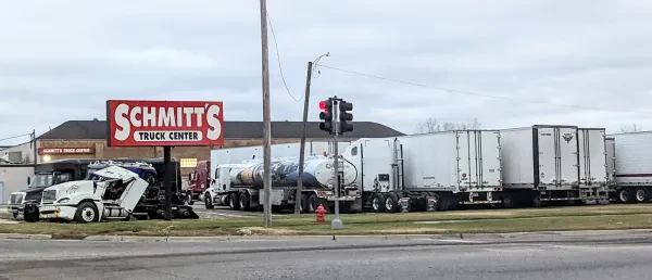 Schmitt's Truck Repair Inc - photo 4