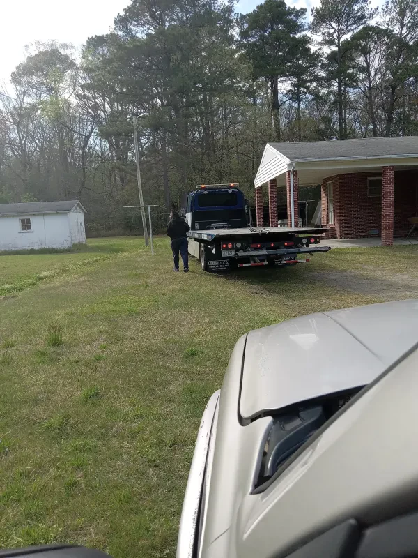 Larry Outlaw and Sons Towing - photo 4