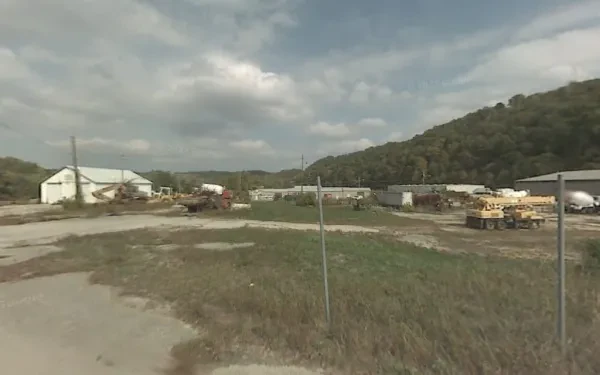 Carey's Towing & Recovery Inc - photo 3