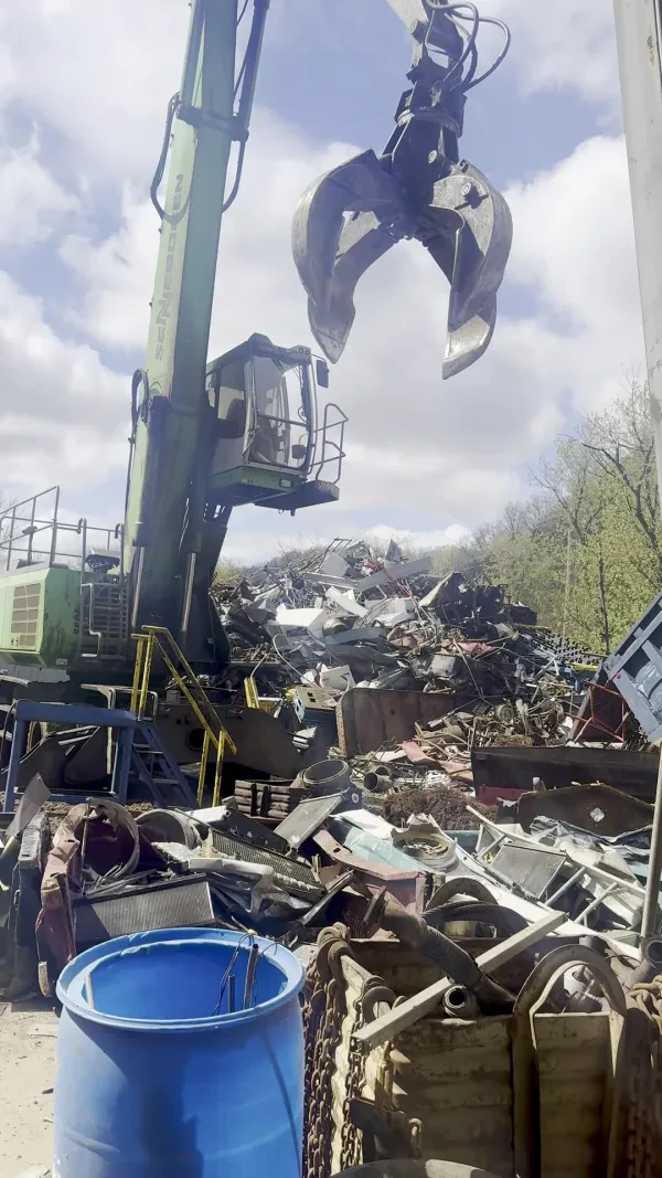 L & M Salvage of Richland County Inc. - photo 2