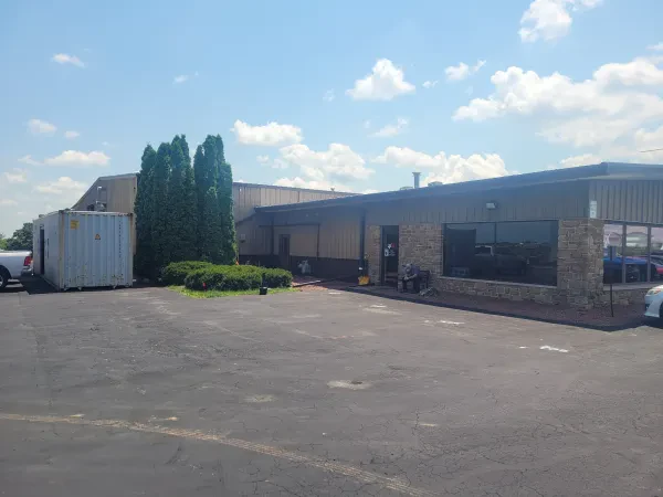 JX Truck Center - Mineral Point - photo 3