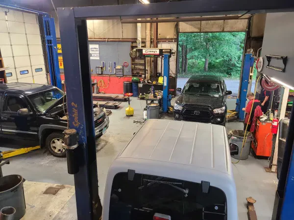 Salmon Brook Automotive - photo 2