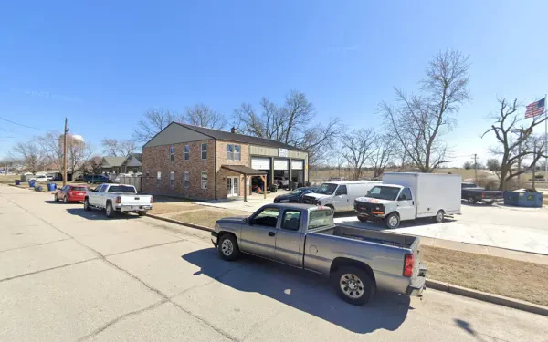 J E Auto Repair - photo 3