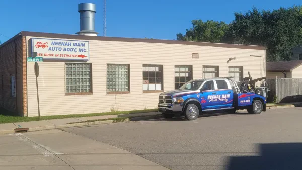 Neenah Main Auto Body & 24 Hour Towing - photo 3