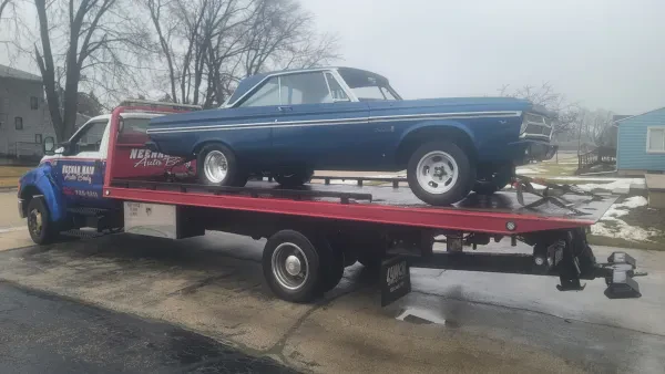 Neenah Main Auto Body & 24 Hour Towing - photo 4