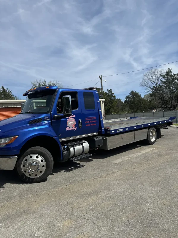 Sophia Towing & Recovery - photo 2