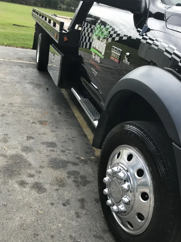 Mack's Towing LLC - photo 4