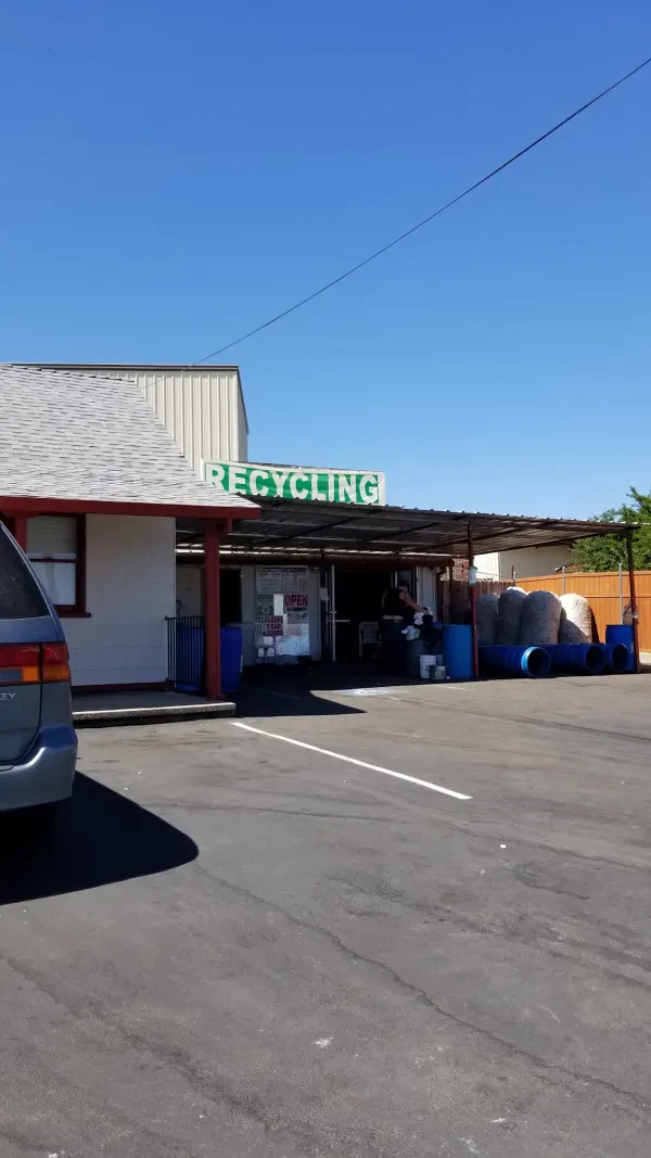 M&R Recycling - photo 4