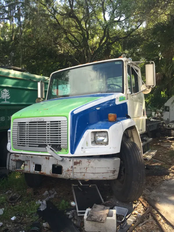 American Used Trucks & Parts - photo 2