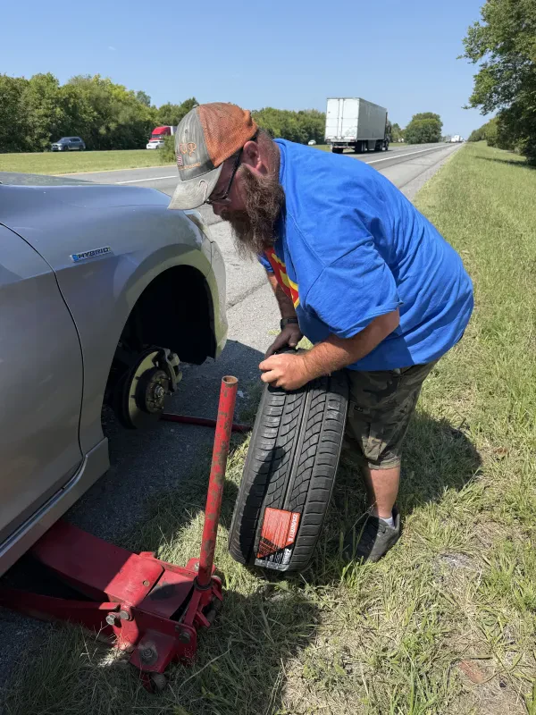 Hooked UP Towing and Roadside Assistance - photo 2