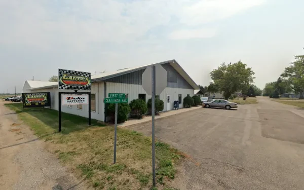 Lautt's Auto body and Towing - photo 3