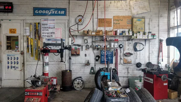 Hiway Garage - photo 2