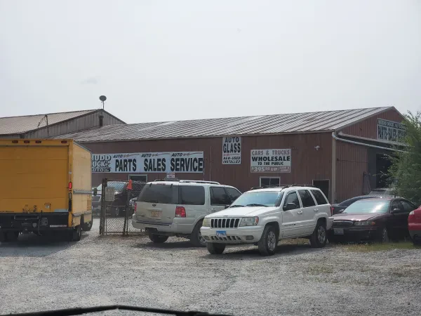 Mudd Duck Auto Sales & Salvage - photo 2