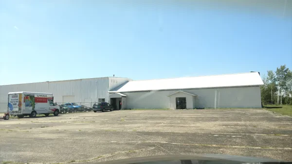 Stock auto Parts Warehouse - photo 4