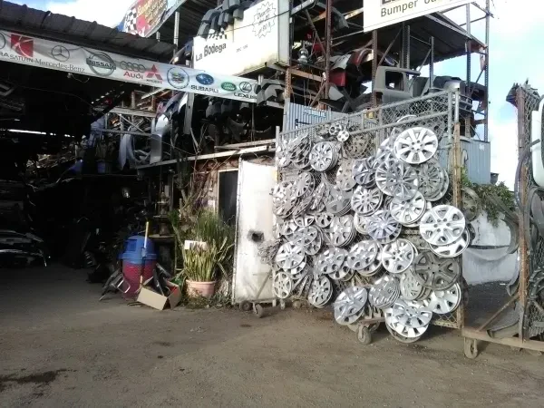 La Bodega Auto Body Parts - photo 2