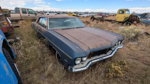 Ernest Auto Wrecking & Truck - photo 3