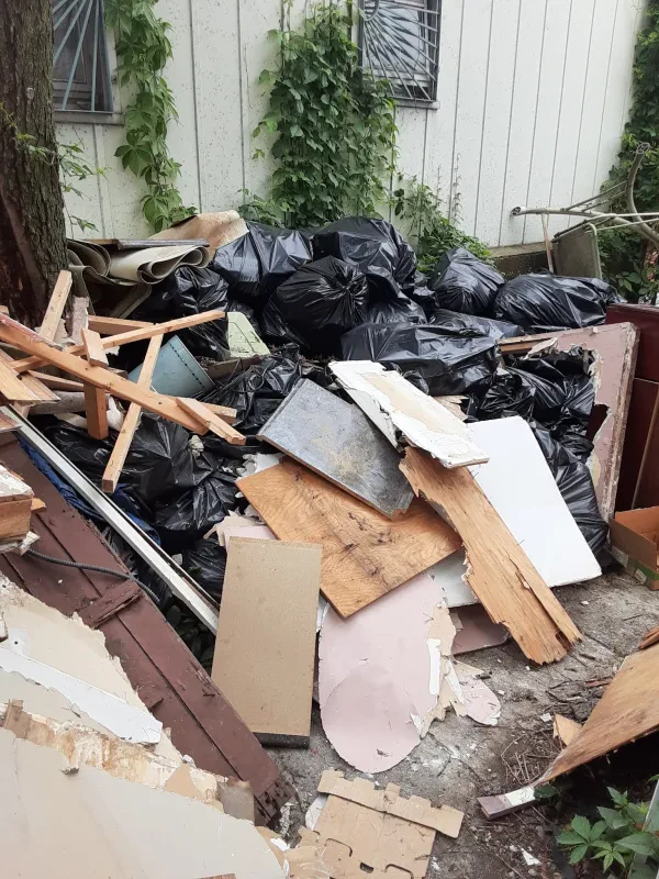 EFT Cleanouts and Junk Removal - photo 4