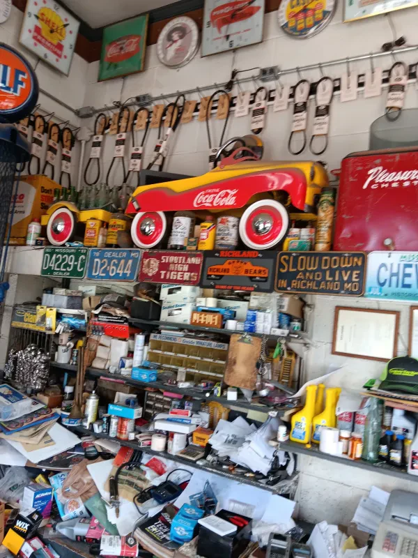 Larry's Service Station - photo 3