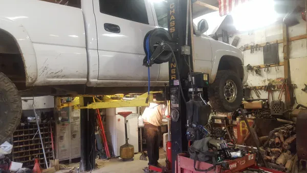 Brooks Salvage and Body Shop - photo 2