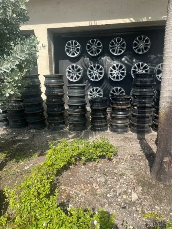 Hubcap Heaven - photo 2