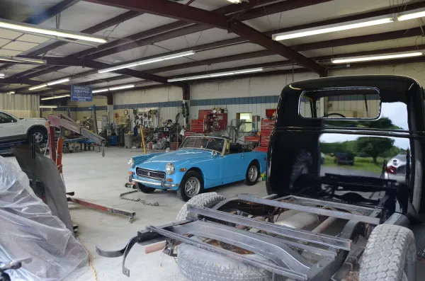Dwight's Body Shop - photo 2
