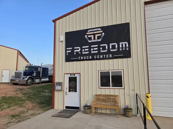 Freedom Truck Center and wash - photo 2