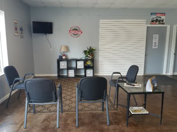 Hometown Service Center - photo 4