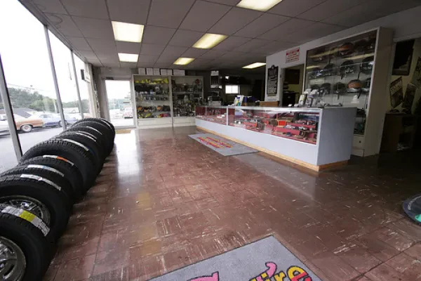 United Tire & Auto Repair & Towing - photo 4