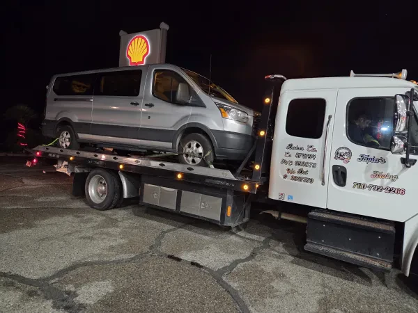 Tapias Towing & Tires Service - photo 3