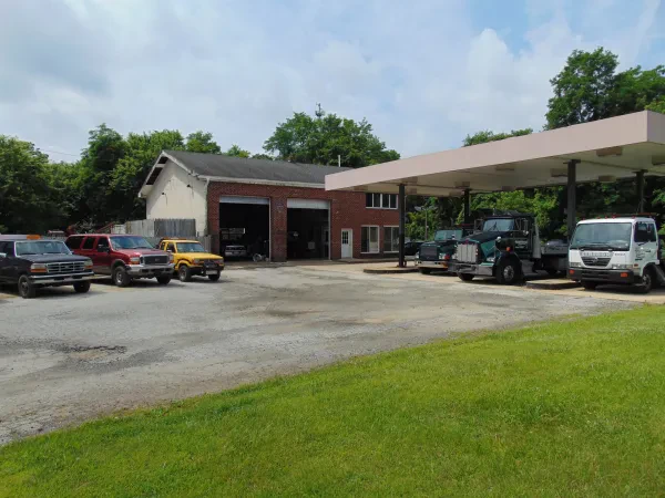 Roberts Service and Towing - photo 2