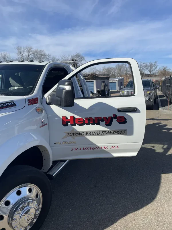 Henry's Towing Services - photo 2