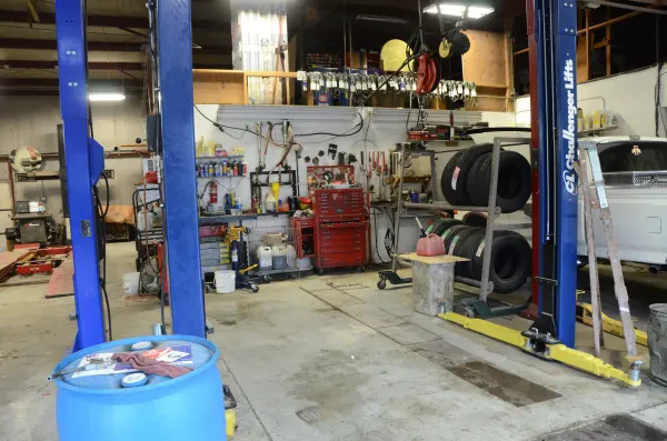 Oly's Garage Convenience & Services - photo 2