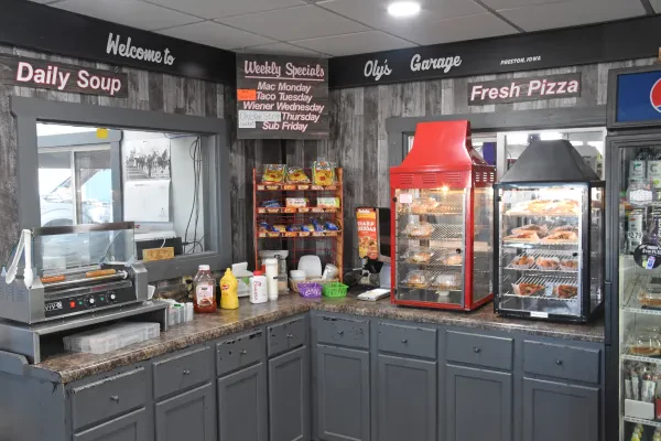 Oly's Garage Convenience & Services - photo 4