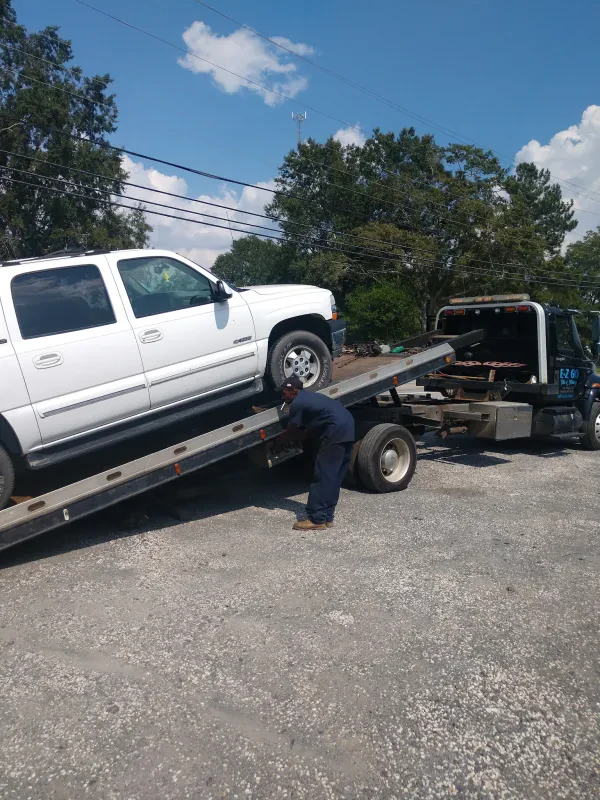 E-Z Go Tire & Towing - photo 2