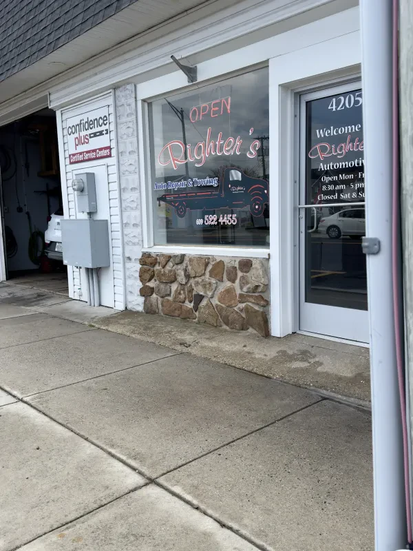 Righter's Auto & Towing Service - photo 2