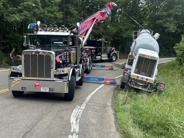 Casper's Wrecker - Heavy Duty, Semi Trailer & Car Towing Services - photo 3