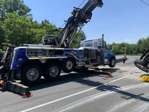 Road Runner Heavy Duty Towing & Semi Truck Towing - photo 2