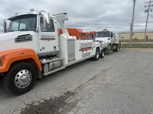 Ron’s Towing, Auto Repair & Trailer - photo 2