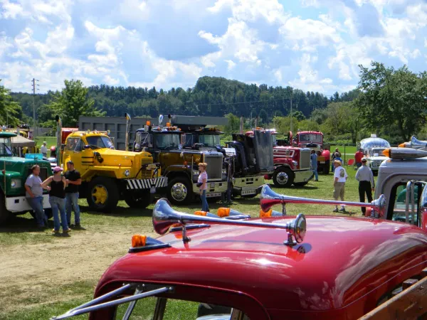 Watt's Truck Center - photo 2