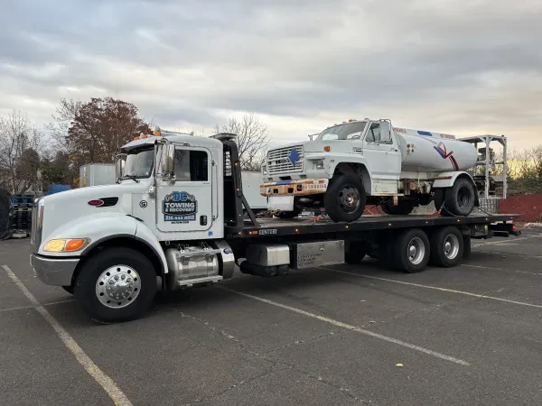 DC Towing & Recovery LLC - photo 4