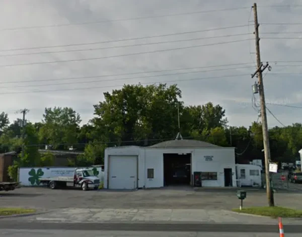 Cloverleaf Garage - photo 2