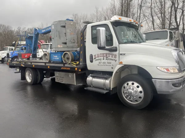 Hacketts Towing & Recovery - photo 3