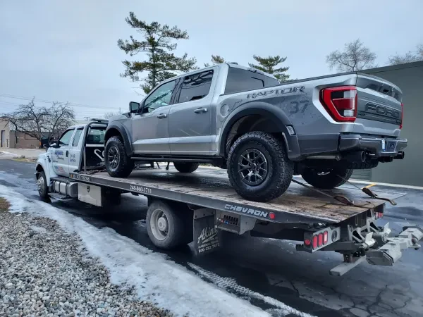 Trevinos towing & hauling - photo 4