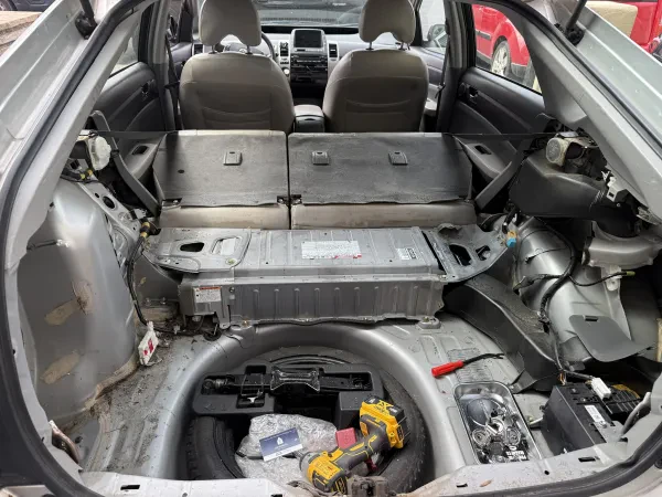 Hybrid Battery Swap - photo 2
